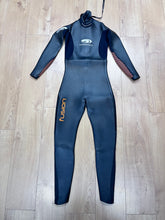 Load image into Gallery viewer, Pre loved Blueseventy Fusion Triathlon Wetsuit Mens size SMT (132) - Grade B