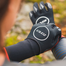 Load image into Gallery viewer, Zone3 Neoprene Swimming Gloves - Tri Wetsuit Hire